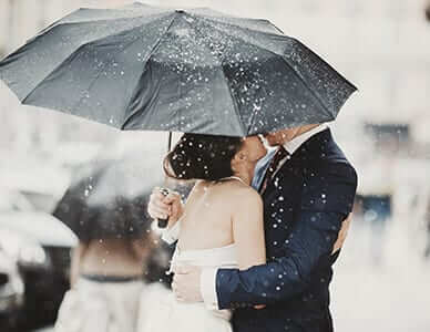 5 Tips for Photographing Rainy Weddings