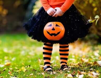 Spook-tacular Ways to Photograph Your Children on Halloween