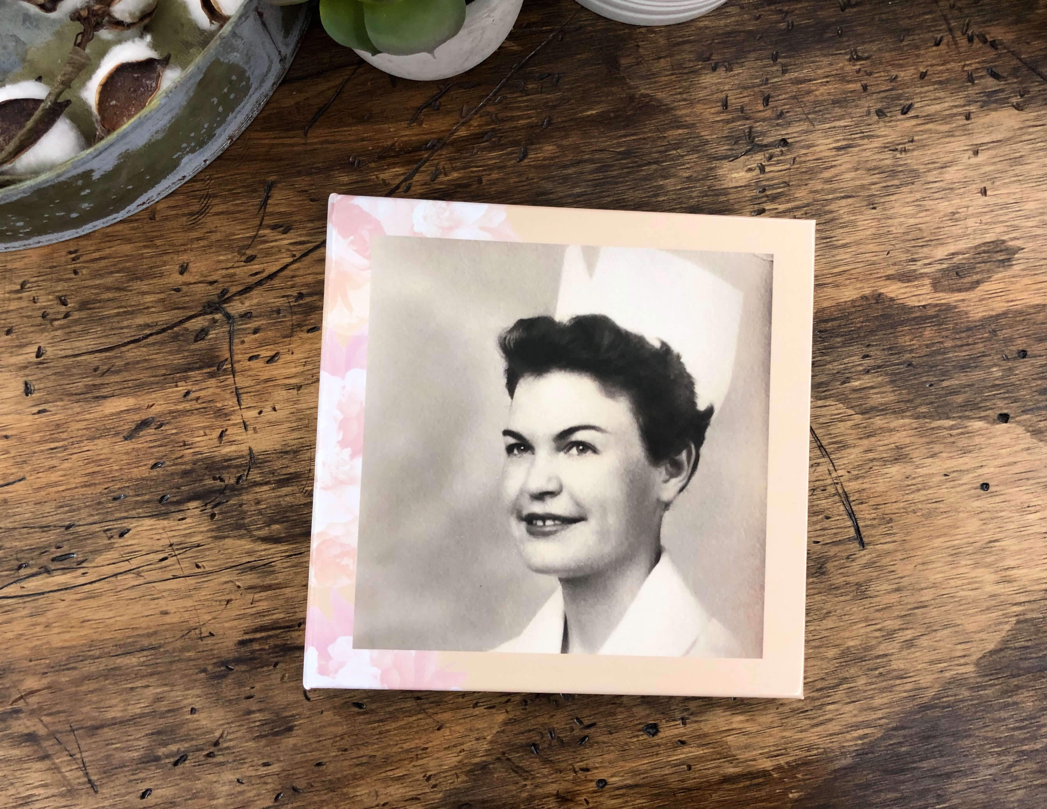 A Photo Book for My Mother with Alzheimer's